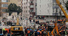 Се урнаа три ката од седумкатница во Истанбул, пет лица меѓу кои и деца се спасени од под урнатините - telma.com.mk