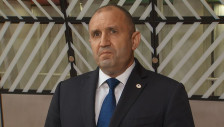 Запалени 11 антени на „Старлинк“ во Бугарија - опозицијата бара одговори, Радев молчи во интерес на истрагата - telma.com.mk