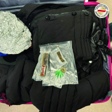 Спречен обид за криумчарење хашиш на скопскиот аеродром – едно лице приведено и против него е поднесена кривична пријава