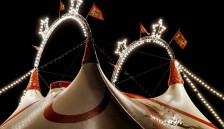 Трагедија во циркус во Неапол: Млад каскадер загина за време на опасен трик со метална топка