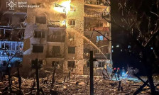 Во страшен руски напад на станбена зграда во Украина, загинаа најмалку три лица – повредени деца