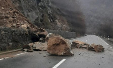 Расчистување на одрони на делницата Делчево – Македонска Каменица