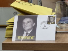 Промовирана поштенска марка со ликот на Алија Изетбеговиќ (ФОТО)