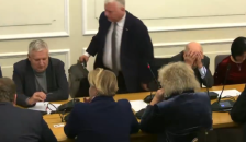 ВИДЕО Скандал во полскиот парламент: „Довидување, дебили“