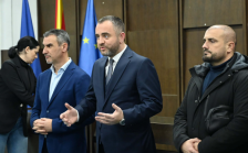 Министерот Тошковски врачи решенија на 120 нови полициски службеници во СВР Скопје