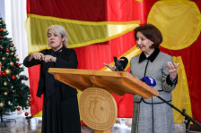 Сиљановска-Давкова на Меѓународниот ден на лицата со попреченост во посета на училишнот ресурсен центар „Партенија Зографски“