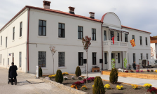 Поведена прекршочна постапка против градоначалникот на Струга за неупотреба на државното знаме