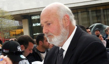 Познатиот режисер и актер Роб Рајнер и неговата сопруга пронајдени мртви – нивниот син осомничен за убиство