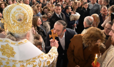 Божиќна честитка од Ѓорѓиевски: Да останеме сплотени, со меѓусебно разбирање и топлина во семејството!