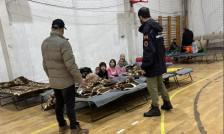 ДЗС: 30 полски кревети и ќебиња за привремено згрижени лицата заради поплавите во Кичевско