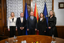 Сузана Јошевска-Анастасовска и Арлинда Кадри-Шахиновиќ дадоа свечена изјава во Собранието