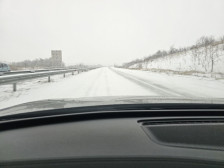 Состојба со снегот и патиштата низ државата: Отежнат сообраќај, забрани за ТМВ и локални блокади!