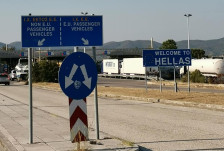 Mетеж на Евзони, колони возила за влез во Македонија – слаб снег провејува на Попова Шапка!