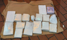 ВИДЕО: Десет килограми кокаин откриени во автомобил во Горно Количани, уапсен возачот