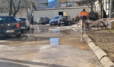 Хаос во дворот на Кичевската болница – вода, кал и дупки насекаде