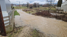 Обилни врнежи предизвикаа излевања, поплави и одрони во повеќе региони