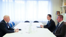 Мицкоски од Давос: Компанијата „Фор-ај-џи“ ќе инвестира 100 милиони евра во развој на трет мобилен оператор во Македонија