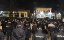 ВИДЕО „Сиромаштијата не принудува да возиме без возачки“: Граѓаните на протест по одземените возила!