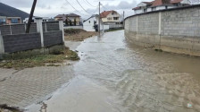 Вардар го поплави селото Стримница во Желино – пожарникарите евакуирале цело семејство, поплавени неколку куќи