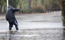 Две лица загинаа во невреме во Франција