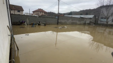 Кичево трет ден под вода, 63 семејства евакуирани, населбата Прилепска во катастрофална состојба