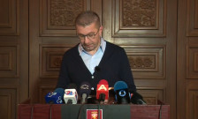 Мицкоски најави можна реконструкција на Владата
