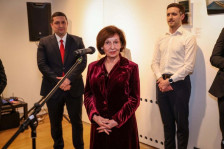 Претседателката Силјановска Давкова ја отвори изложбата „Архивски документи“ на Жанета Вангели во македонскиот КИЦ во Загреб