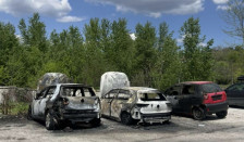 Се повторува горењето на возила кај скопско Кале – три возила изгореа во пепел