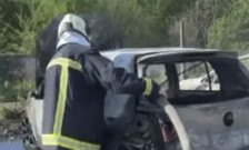 Пет возила запалени под скопско Кале