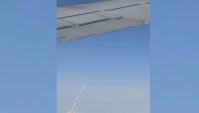 „Погледнете низ прозорецот“: Повик на пилотот до патниците води до сцена што ќе ја паметат цел живот