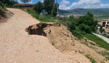 Поплавите оставија големи последици во Кичево! Во селото Дрогомиште Мало постои ризик од уривање на маалото