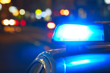 Три лица загинаа откако возач се заби во автомобили и пешаци во Оукленд