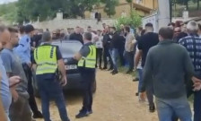 Возачот избегал откако ги фрлил дрвата на улица, полицијата го бара – градоначалникот на Арачиново: Секоја акција да се спроведе со максимална грижа за безбедноста