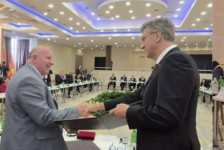 Азески им врачи награди на Пленковиќ и на Мицкоски за придонес во регионалната бизнис интеграција!
