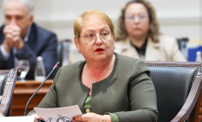 Јаневска: Нема намалување на бројот на студентски стипендии