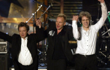 „Чудно и тажно“: Стјуарт Коупленд од легендарните „The Police“, за вечерта кога беа избрани во Куќата на славните на рокенролот