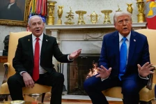 „Ако му кажам да направи нешто, тој го прави тоа“, кажа Трамп за својот однос со Нетанјаху, негирајќи конфликт со него