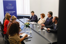 Сиљановска Давкова на средба со Албулена Хаџиу, изразена подготвеност за унапредување на македонско-косовските односи